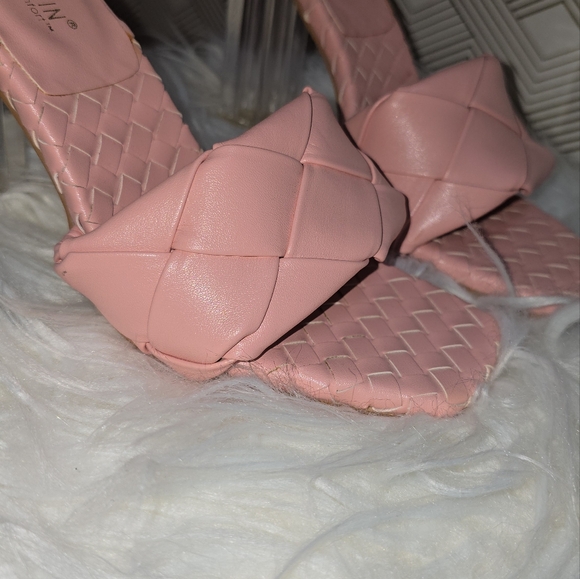 Cape Robbin Pink Mules - Picture 5 of 11